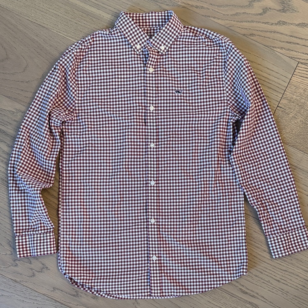 Vineyard Vines Boys Performance Gingham shirt. (Medium)